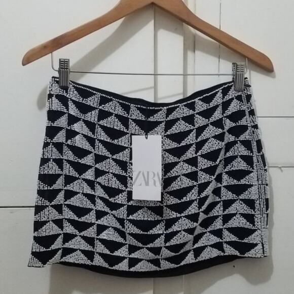 NWT Zara Monochrome Geometric Beaded size XS woman mini Skirt - Picture 3 of 8
